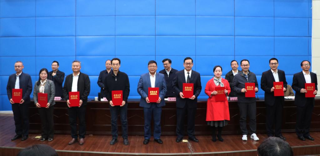 http://www.jcut.edu.cn/__local/4/E4/A2/68346B6766E11E24D852AC40C68_DD000E2A_E3C9.jpg